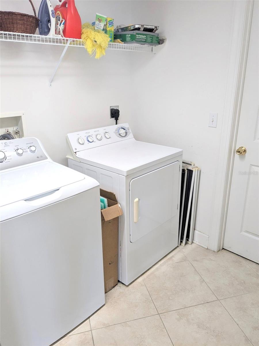 DIMUCCI TWIN TWRS NORTH & SOUT - Residential