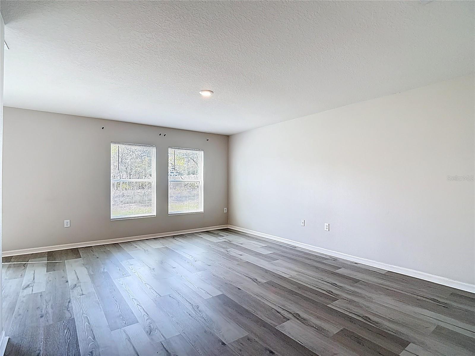 ROYAL HIGHLANDS - Residential