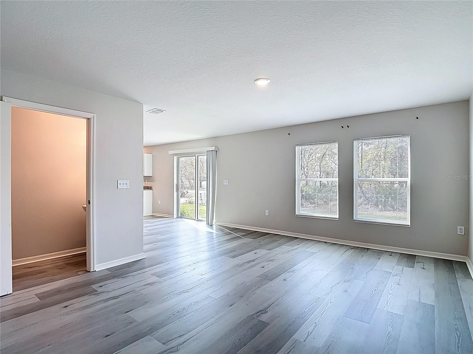 ROYAL HIGHLANDS - Residential