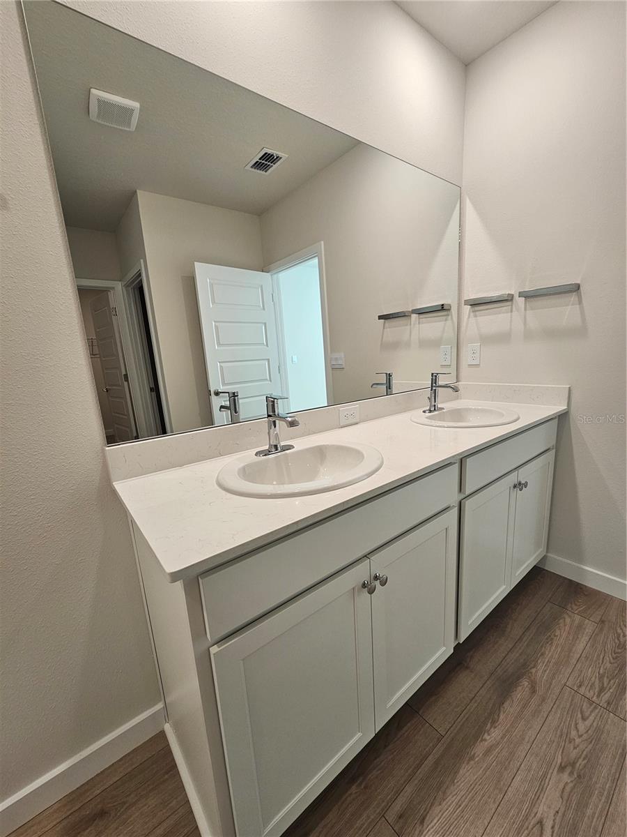 STAR FARMS OF LAKEWOOD RANCH - Residential Lease