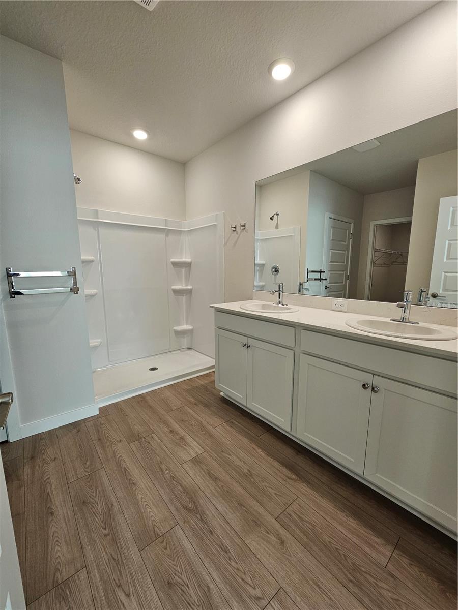 STAR FARMS OF LAKEWOOD RANCH - Residential Lease