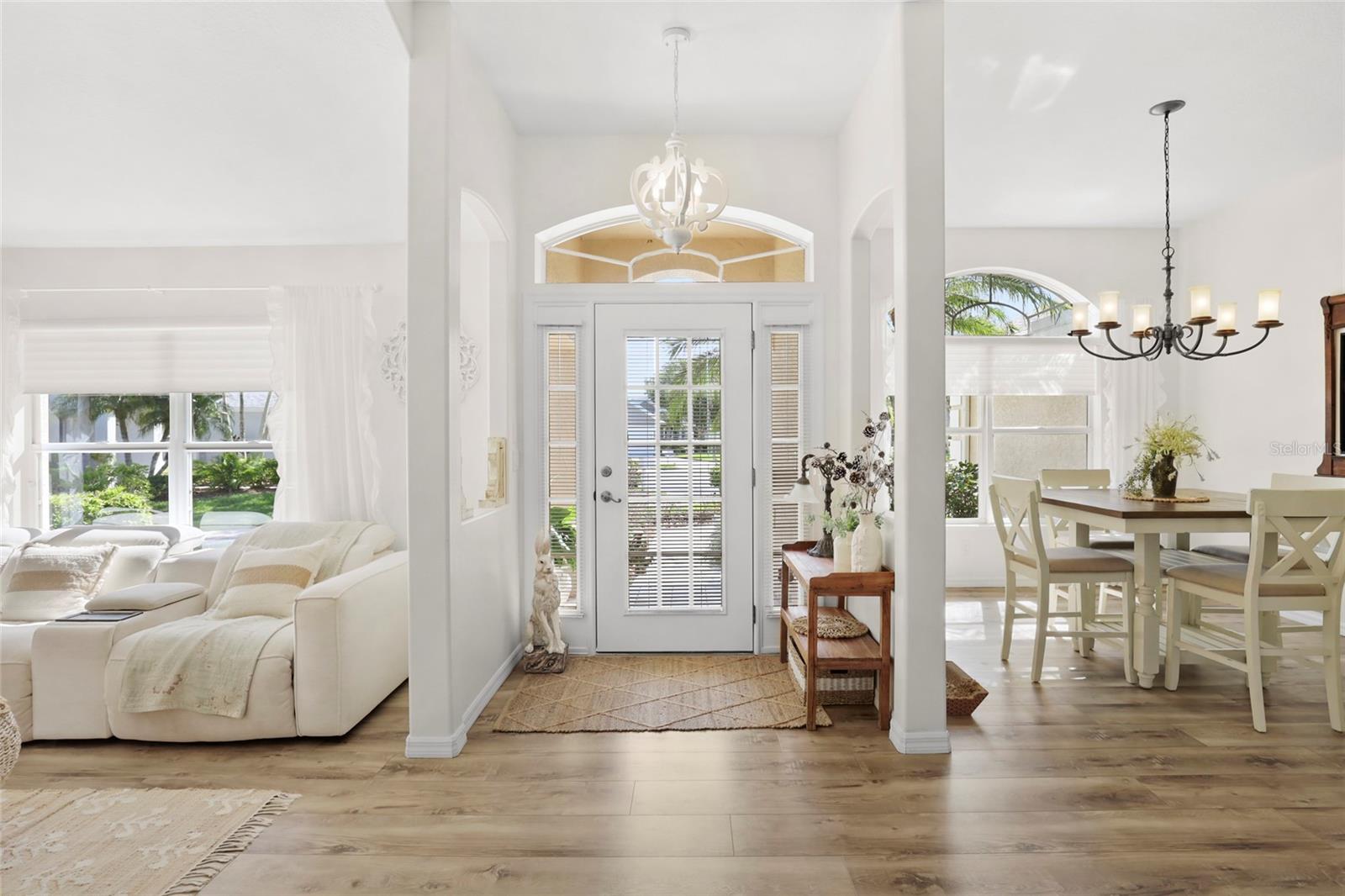 375 E TEMPLE COURT SW, VERO BEACH, FL, 32968/$569,900 2 375 E TEMPLE COURT SW