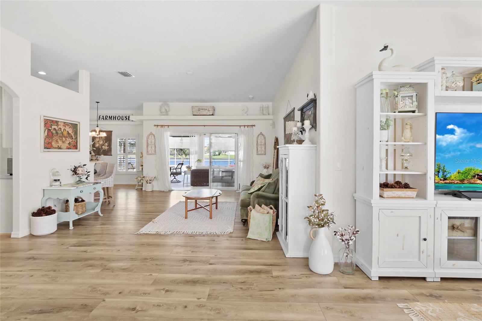 375 E TEMPLE COURT SW, VERO BEACH, FL, 32968/$569,900 3 375 E TEMPLE COURT SW