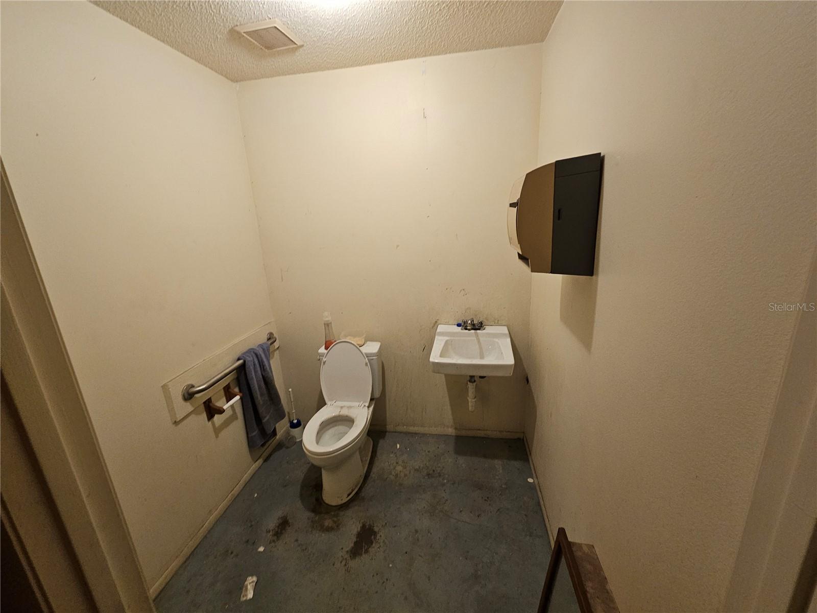 VENICE EDGEWOOD SEC OF REP - Commercial Lease