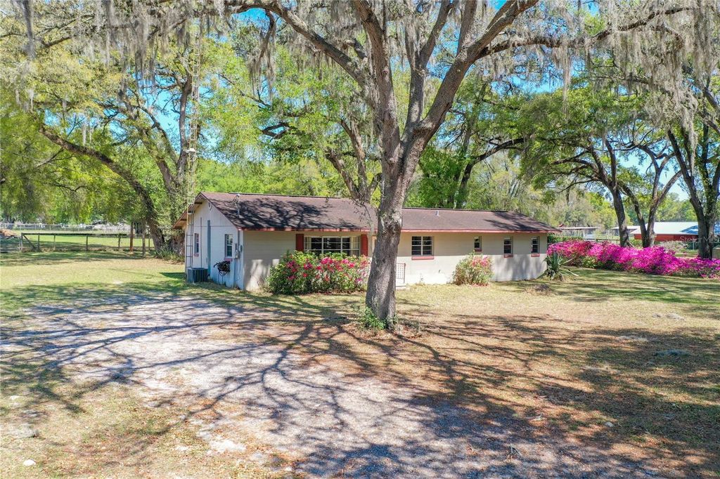 Photo of 975 SE 170th Street, Summerfield, FL 34491 (MLS # G5109667)