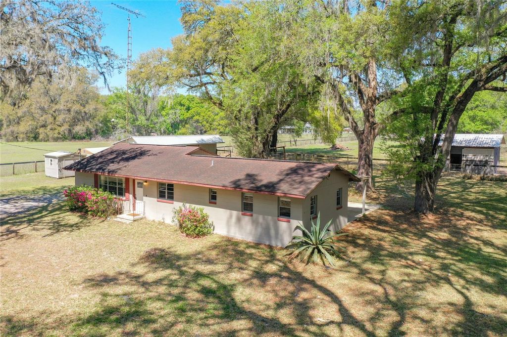 Photo of 975 SE 170th Street, Summerfield, FL 34491 (MLS # G5109667)