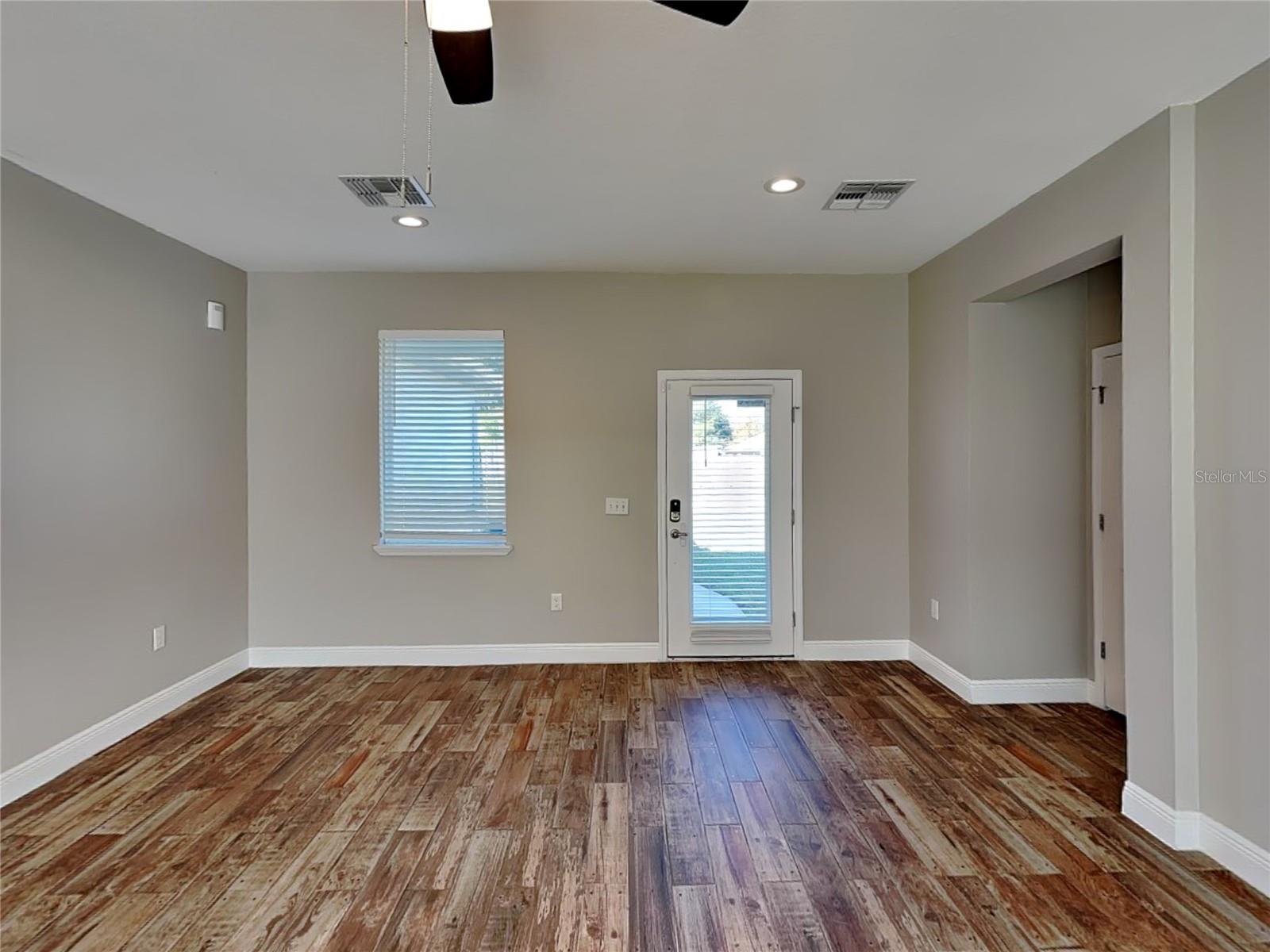 DELTONA LAKES UNIT 35 - Residential Lease