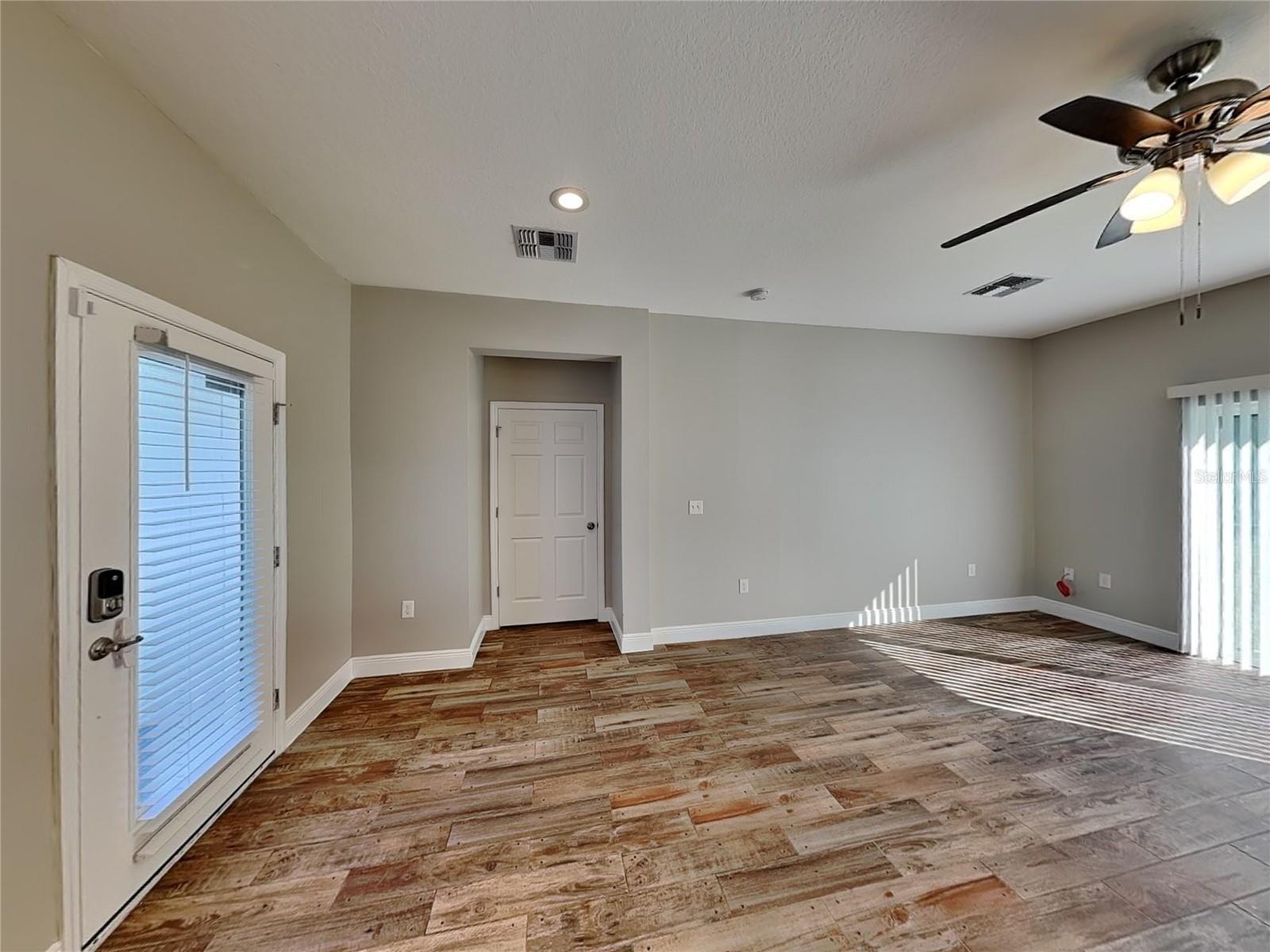 DELTONA LAKES UNIT 35 - Residential Lease