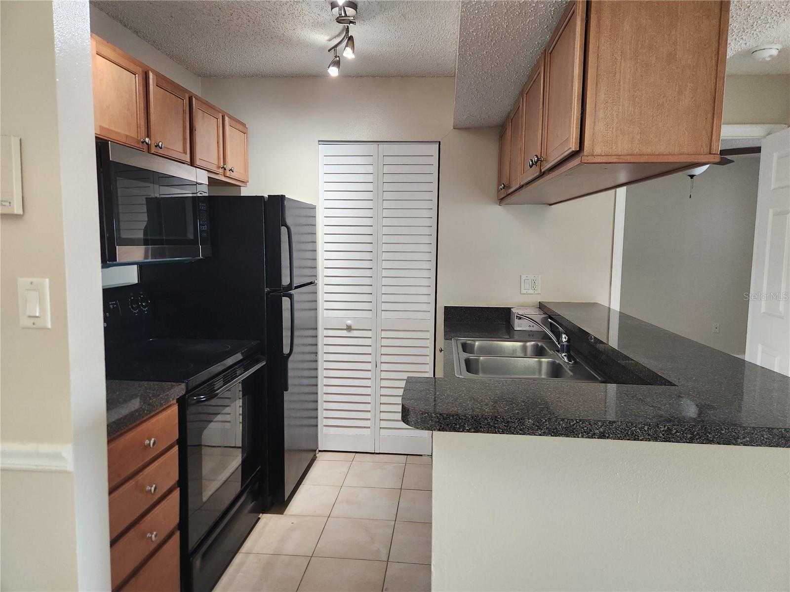 803 LAKE HAVEN SQUARE 101