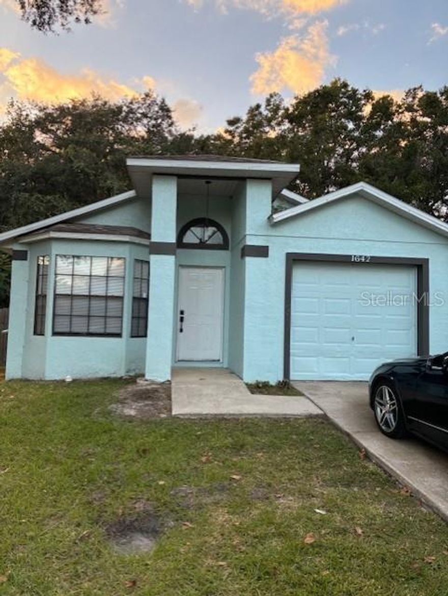 Beautiful renovated 2 brm 2 full baths one story duplex with garage and fenced yard. Located on a quoet cul-de-dac with no thru traffic. Home is all tile or yinyl plank floors (nocarpet).  Preferred tenant requirements are 600+ credit score and income 2.5 times rent with no evictions on record.