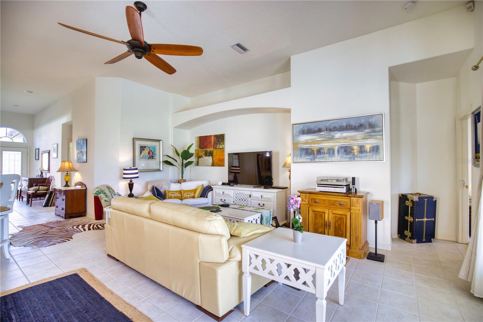 PELICAN POINTE GOLF & COUNTRY CLUB - Residential Lease