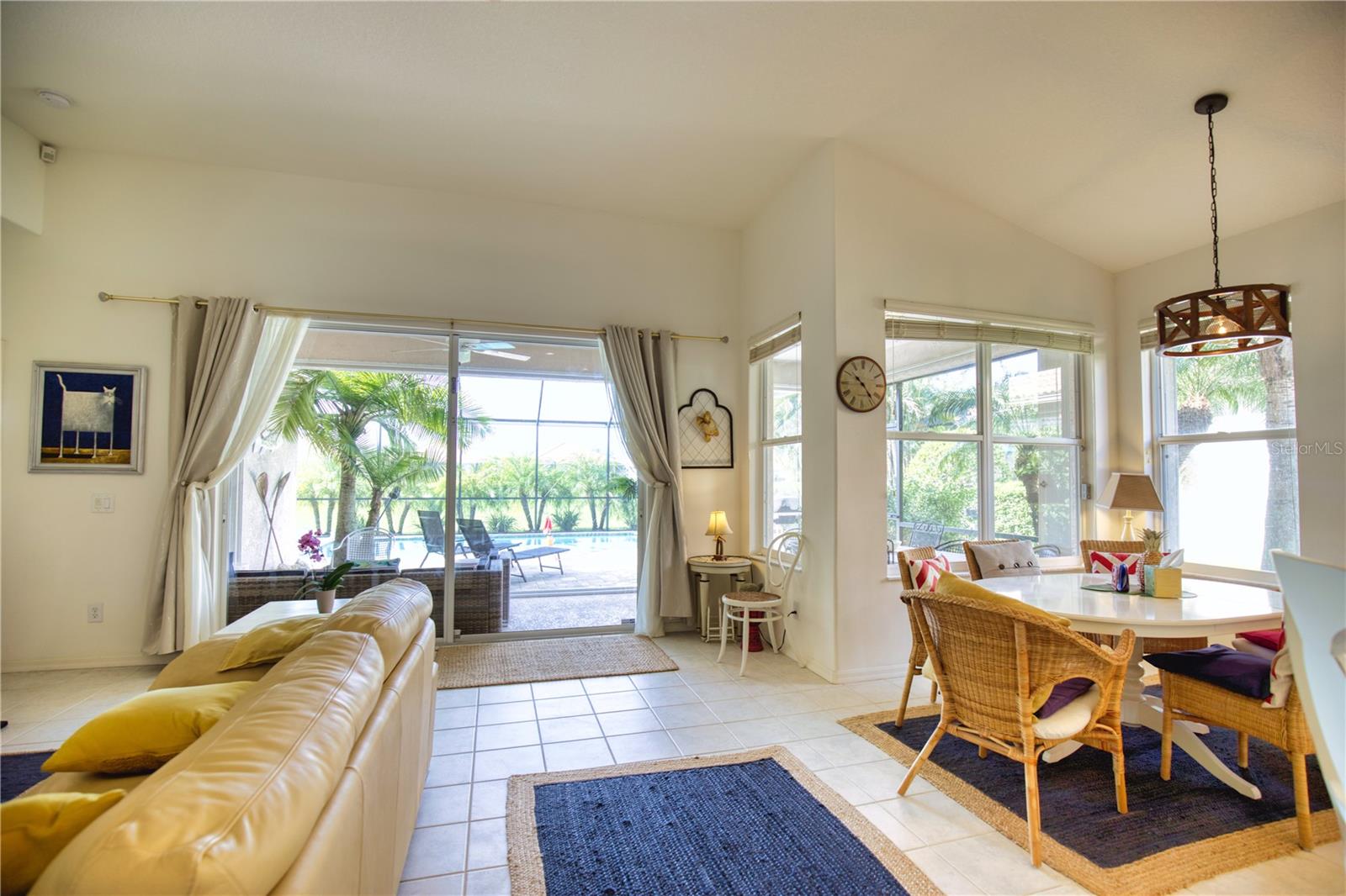 PELICAN POINTE GOLF & COUNTRY CLUB - Residential Lease