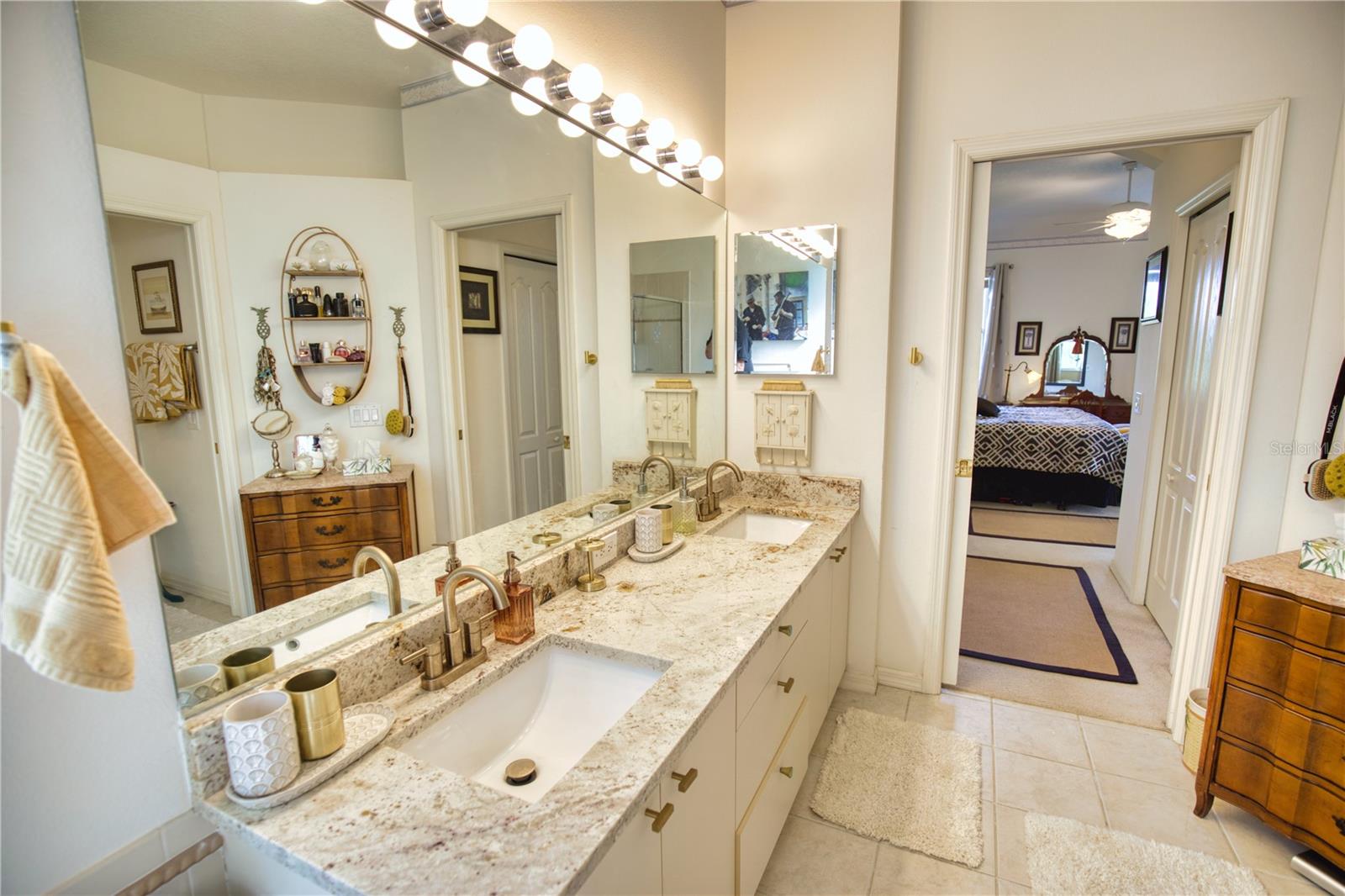 PELICAN POINTE GOLF & COUNTRY CLUB - Residential Lease