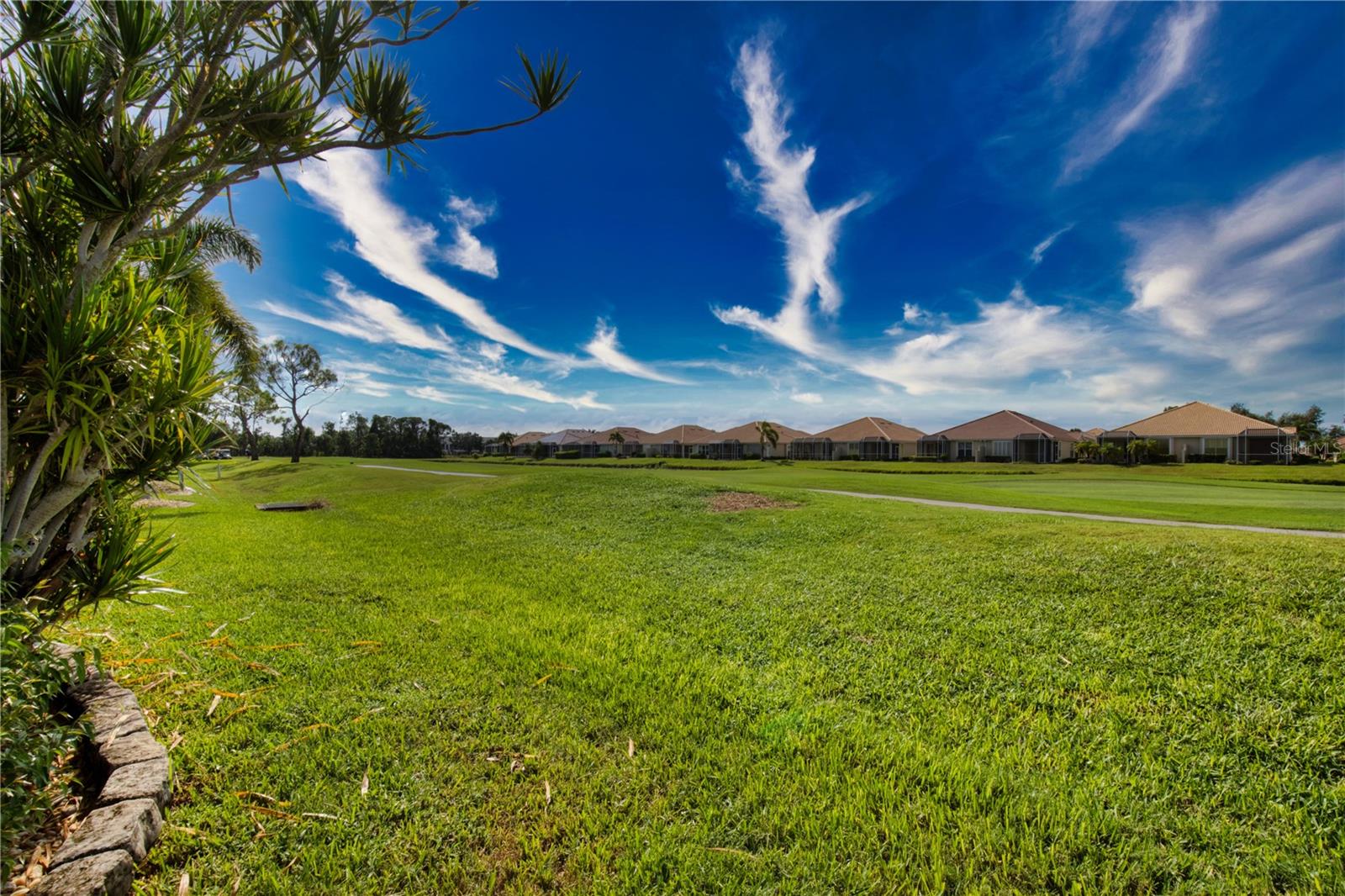 PELICAN POINTE GOLF & COUNTRY CLUB - Residential Lease