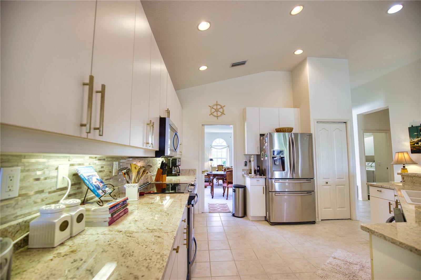 PELICAN POINTE GOLF & COUNTRY CLUB - Residential Lease