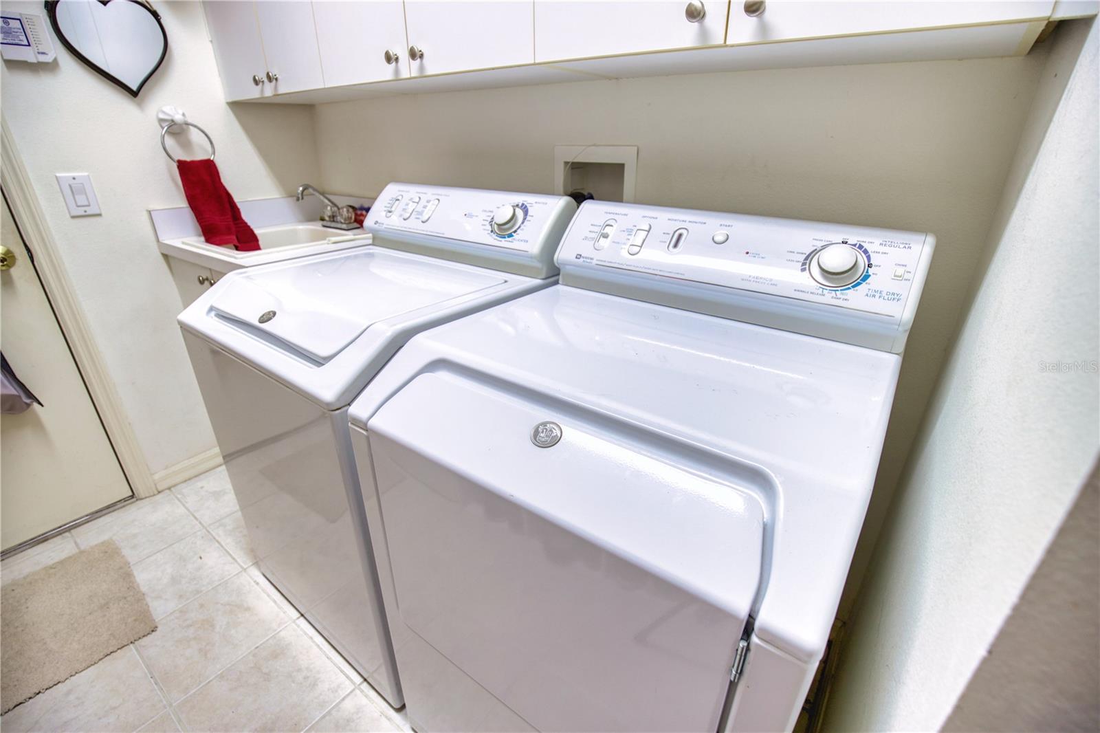 PELICAN POINTE GOLF & COUNTRY CLUB - Residential Lease