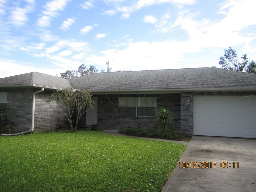 Very nice 2 bed/2bath/2 car garage with open floor plan & cathedral ceilings. Screened in porch looking out into a fenced backyard. ;Water: City