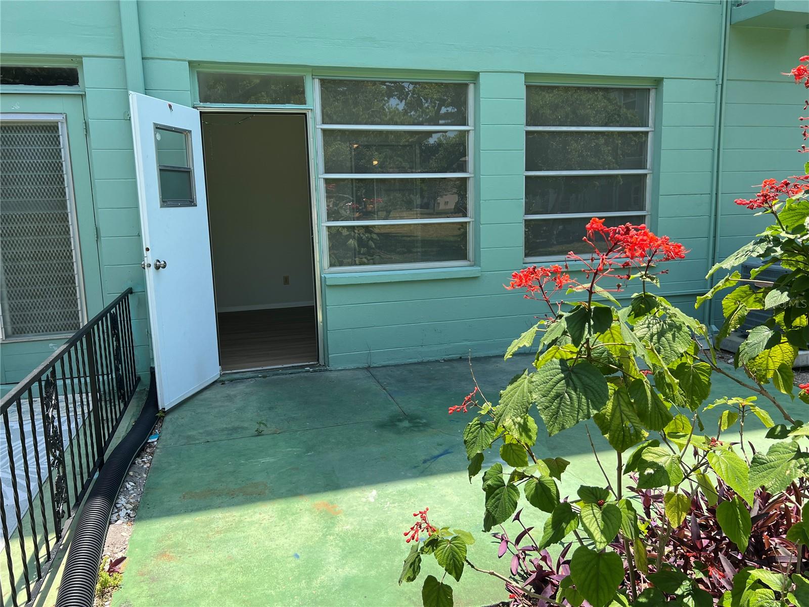 ON TOP OF THE WORLD - Residential Lease