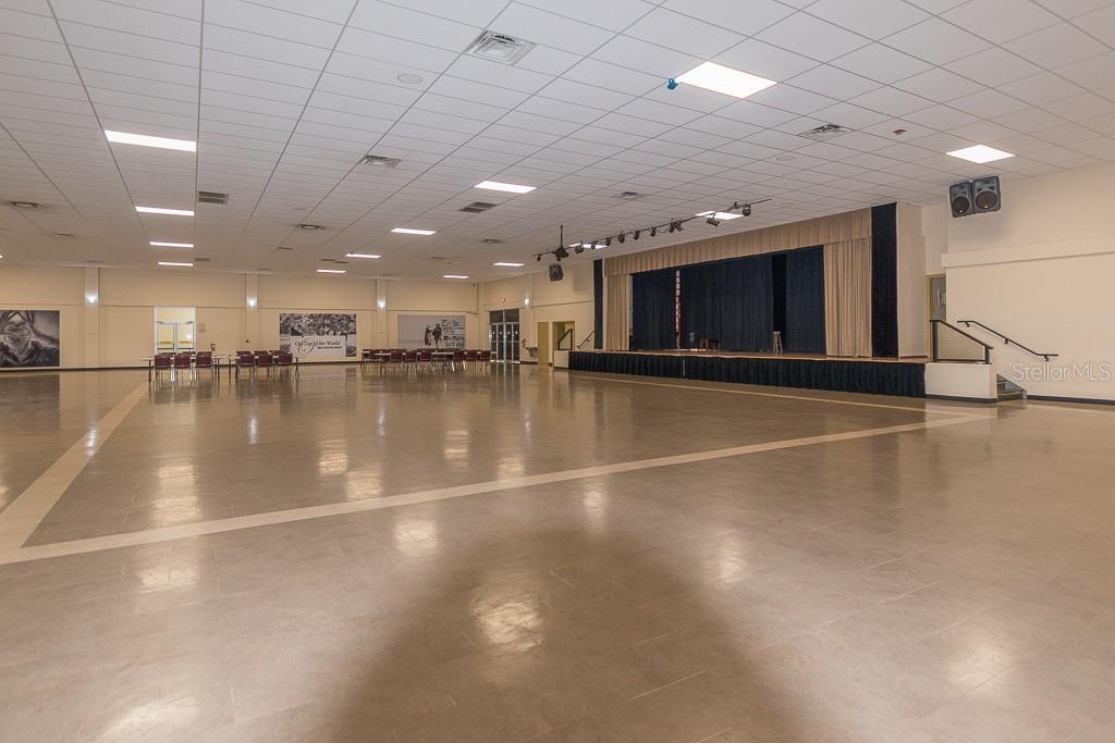 ON TOP OF THE WORLD - Residential Lease