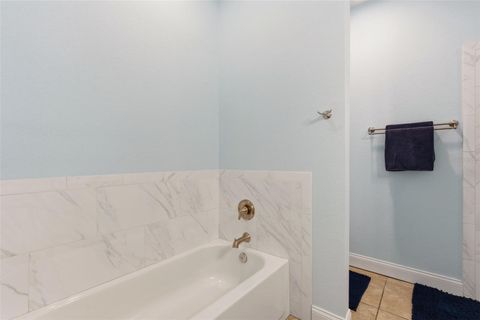 Tiny photo for 13334 Country Club Drive, Tavares, FL 32778 (MLS # G5112037)