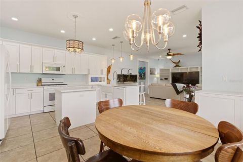 Tiny photo for 13334 Country Club Drive, Tavares, FL 32778 (MLS # G5112037)