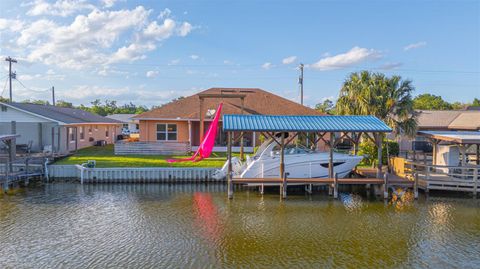 Tiny photo for 13334 Country Club Drive, Tavares, FL 32778 (MLS # G5112037)