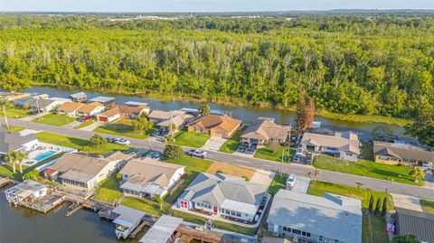 Tiny photo for 13334 Country Club Drive, Tavares, FL 32778 (MLS # G5112037)