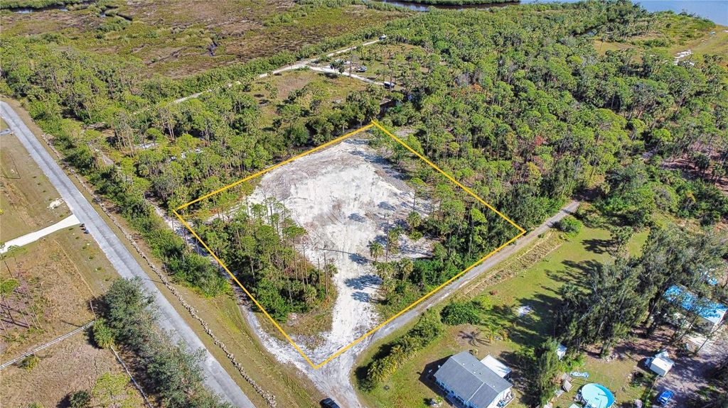 Photo of 9045 Caloosa Drive, Venice, FL 34293 (MLS # A4637388)