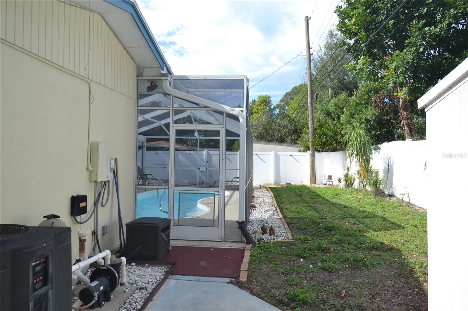 SUNSHINE GROVES - Residential Lease