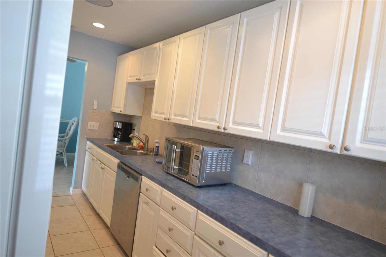 SUNSHINE GROVES - Residential Lease