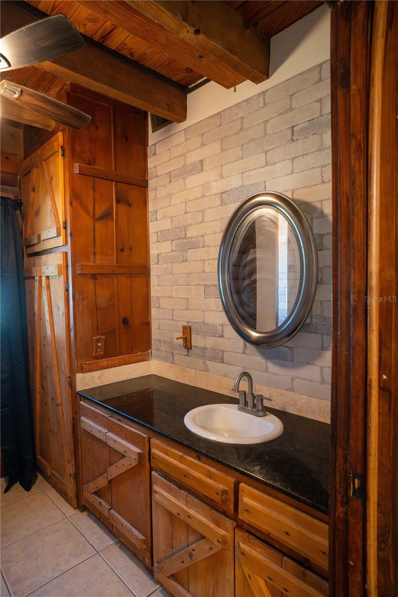 PLAZA SUB - Residential