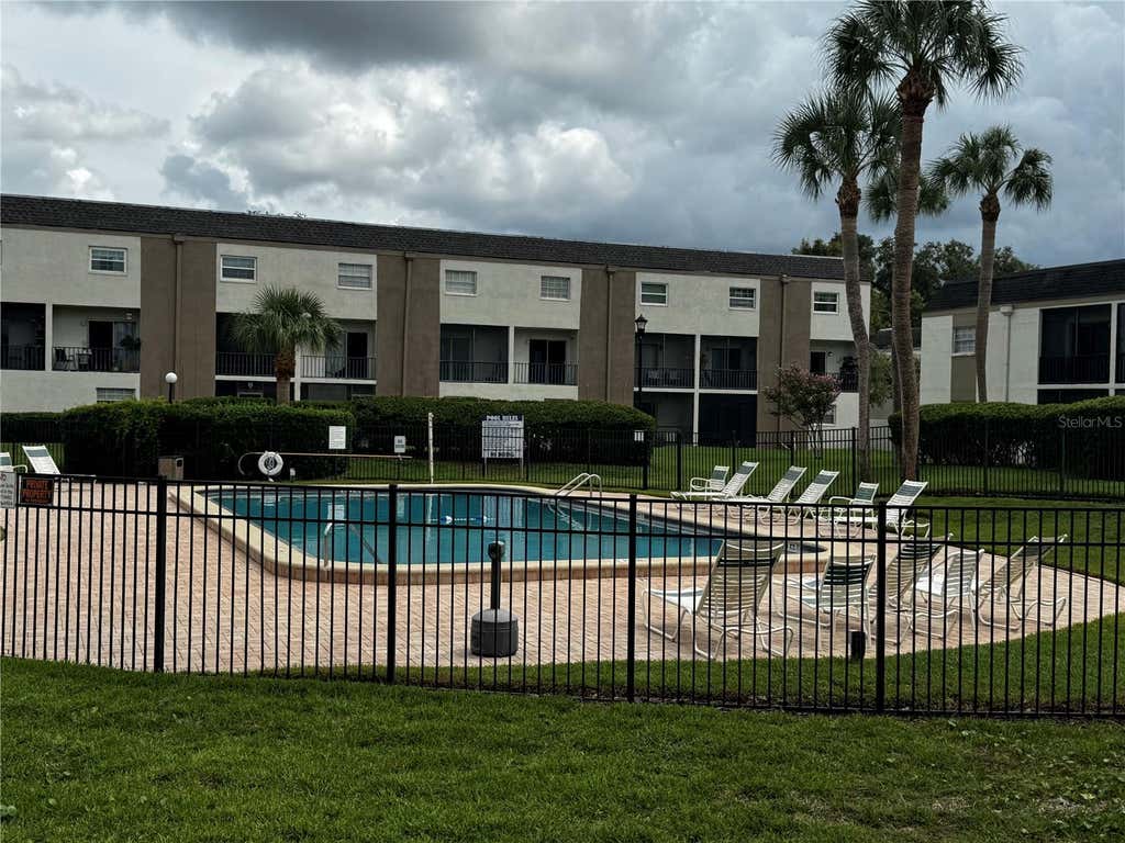 Photo of 706 Oakgrove Drive #114, Brandon, FL 33510 (MLS # TB8535788)