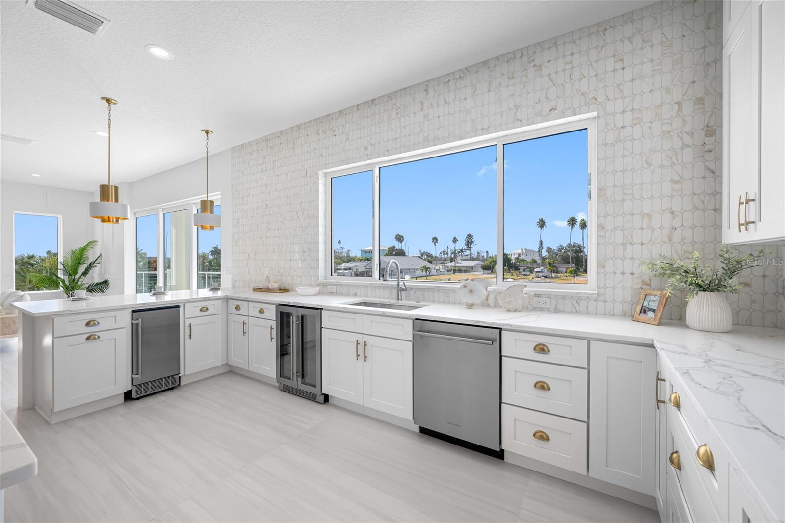 CRYSTAL ISLAND - Residential