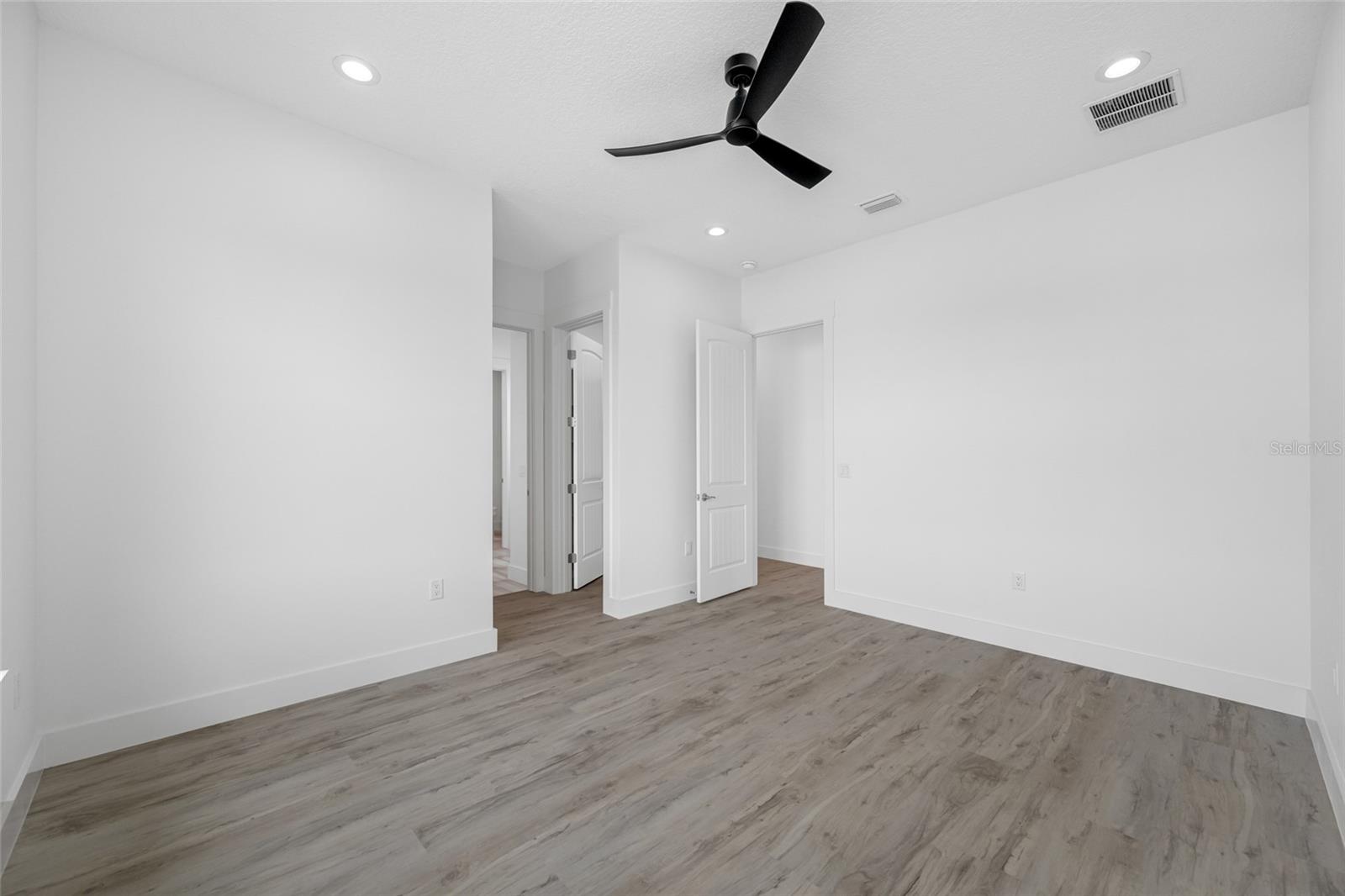 CRYSTAL ISLAND - Residential