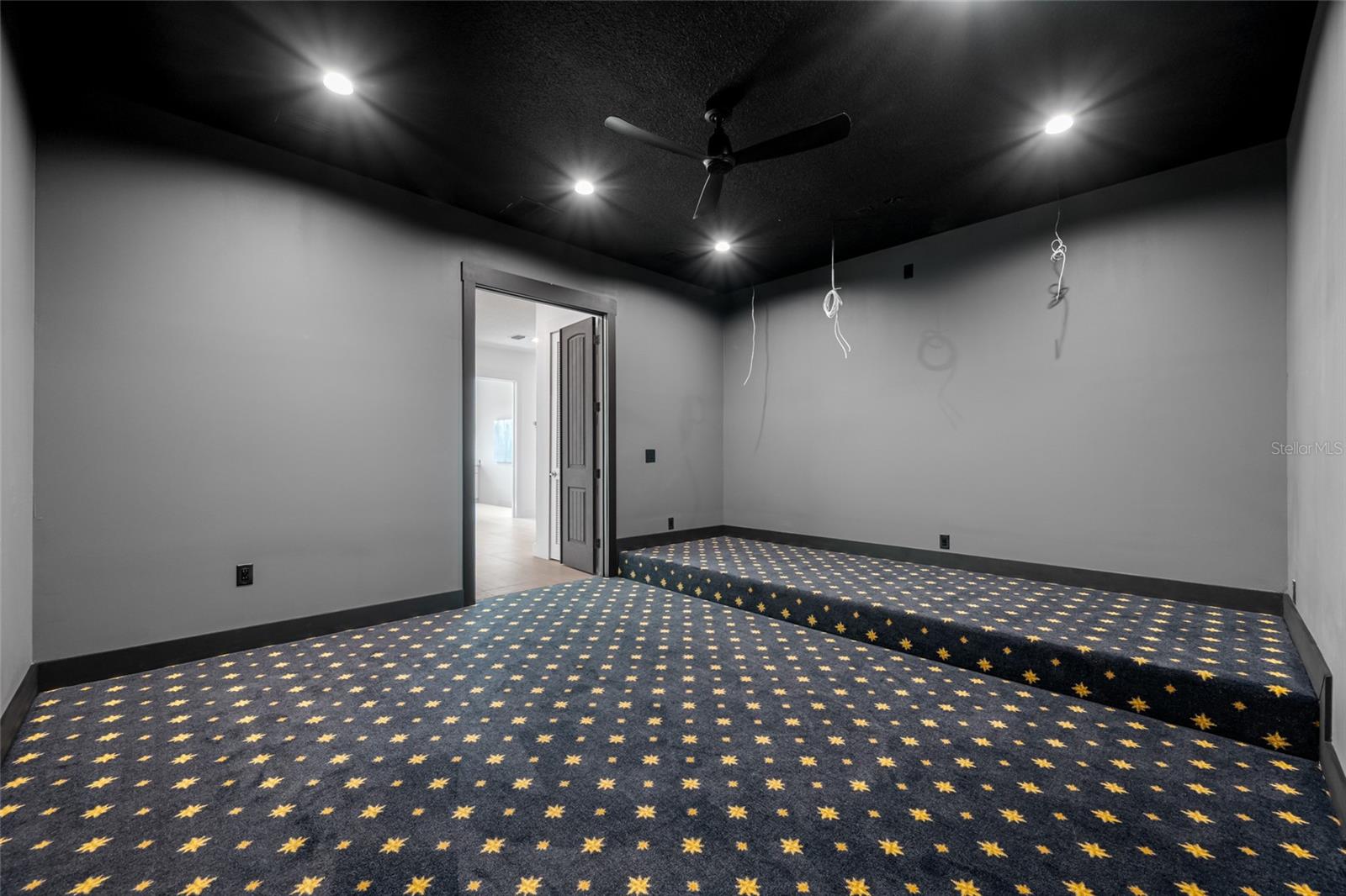 CRYSTAL ISLAND - Residential