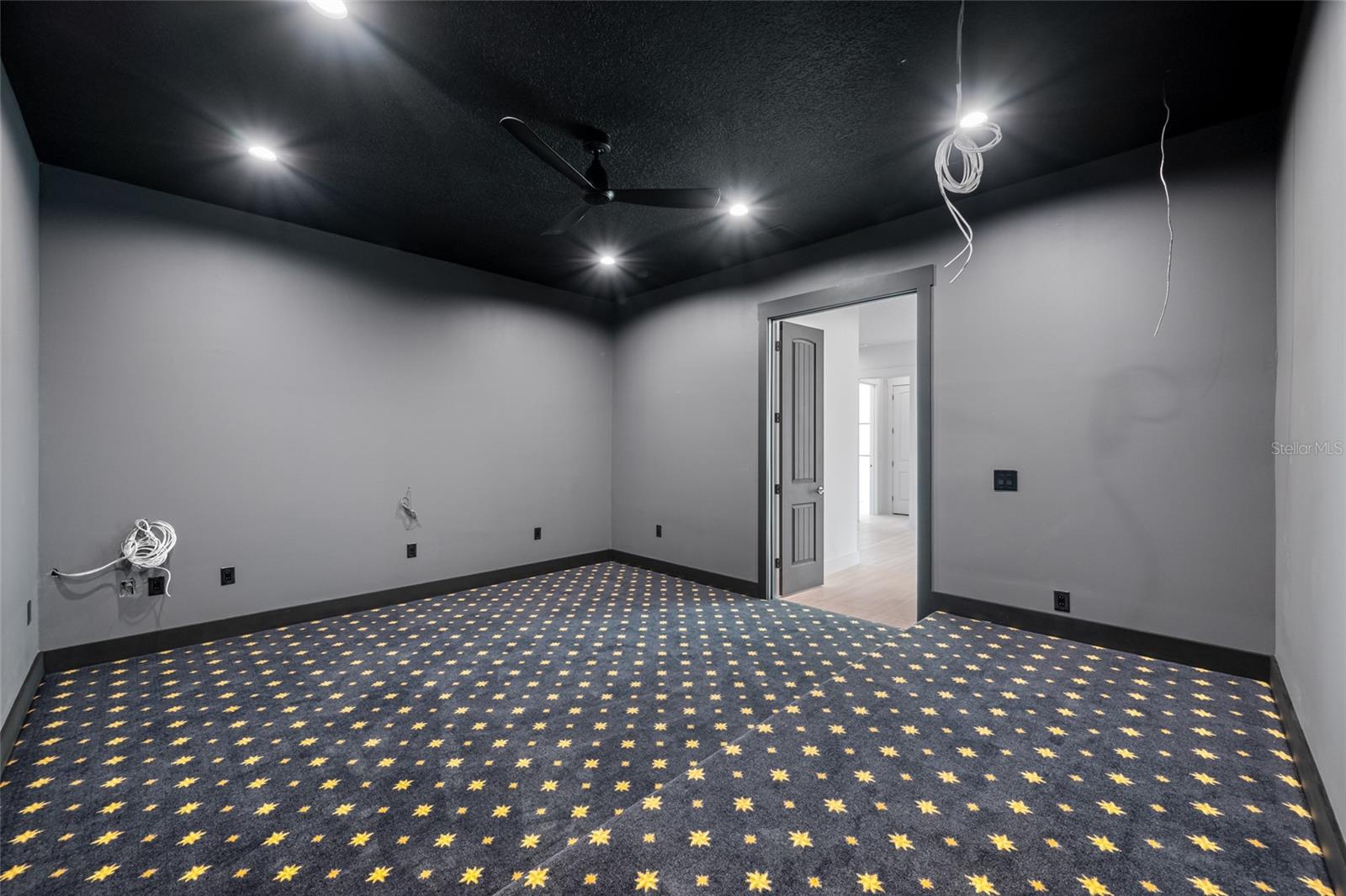 CRYSTAL ISLAND - Residential