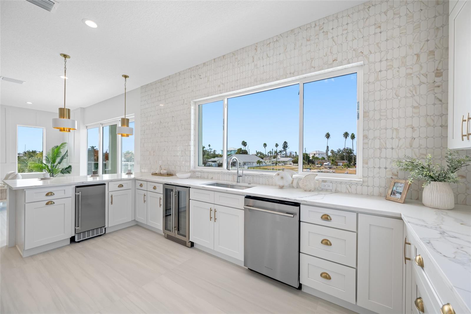 CRYSTAL ISLAND - Residential