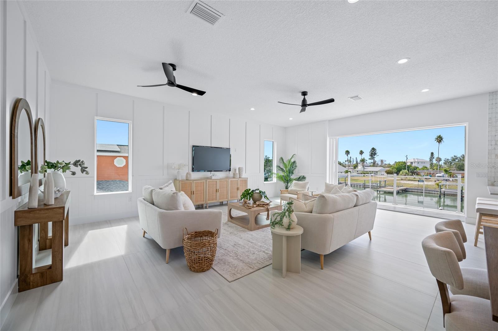 CRYSTAL ISLAND - Residential