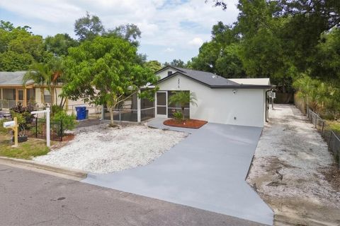 Photo of 2216 12th Avenue W, Bradenton, FL 34205 (MLS # TB8500912)