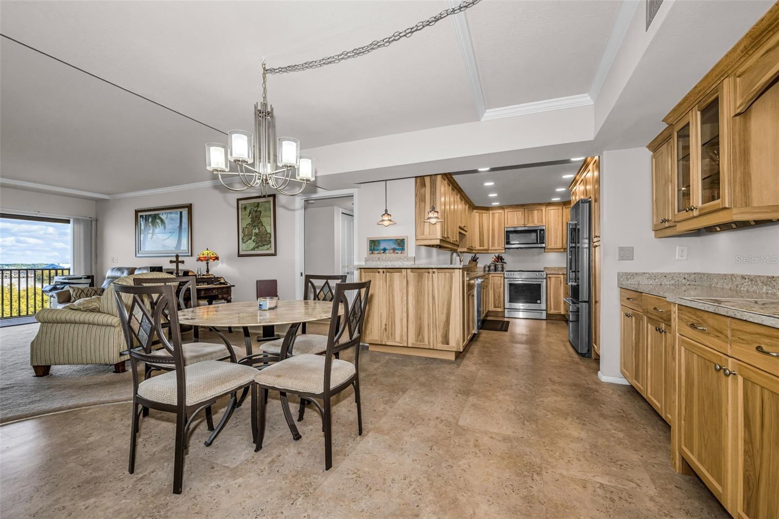 MEDITERRANEAN MANORS - Residential