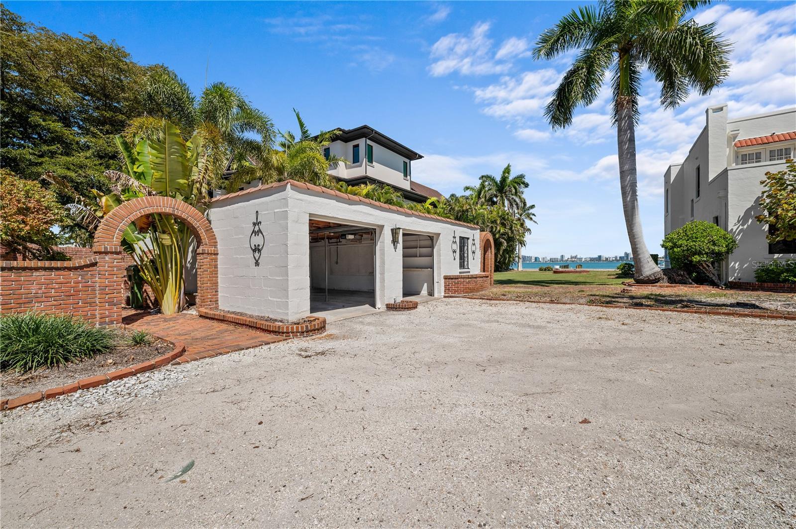 BAY ISLAND - Residential