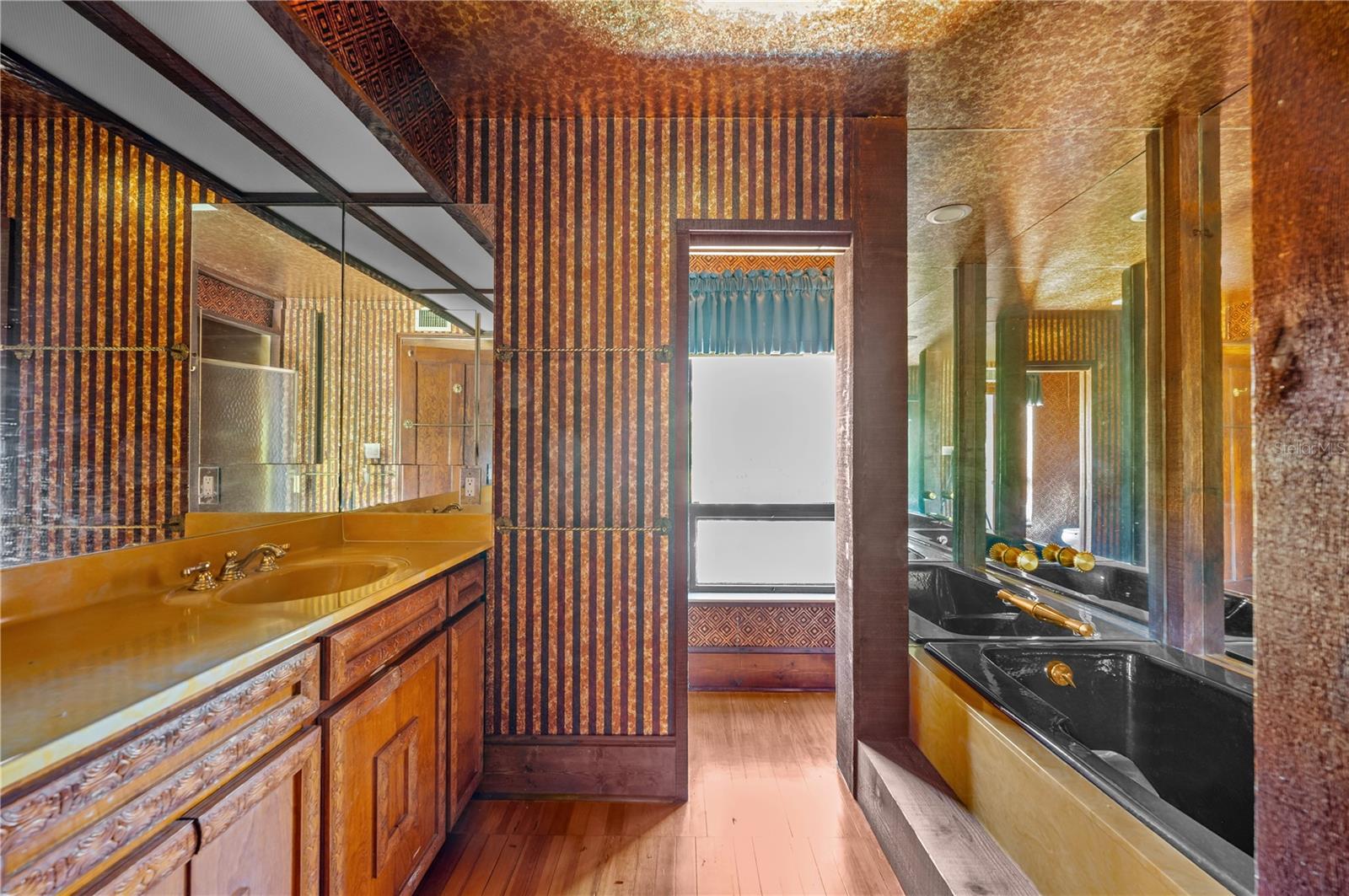 BAY ISLAND - Residential