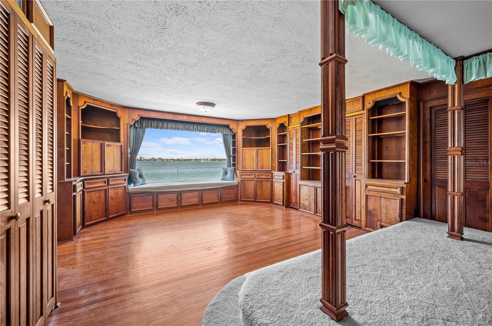 BAY ISLAND - Residential