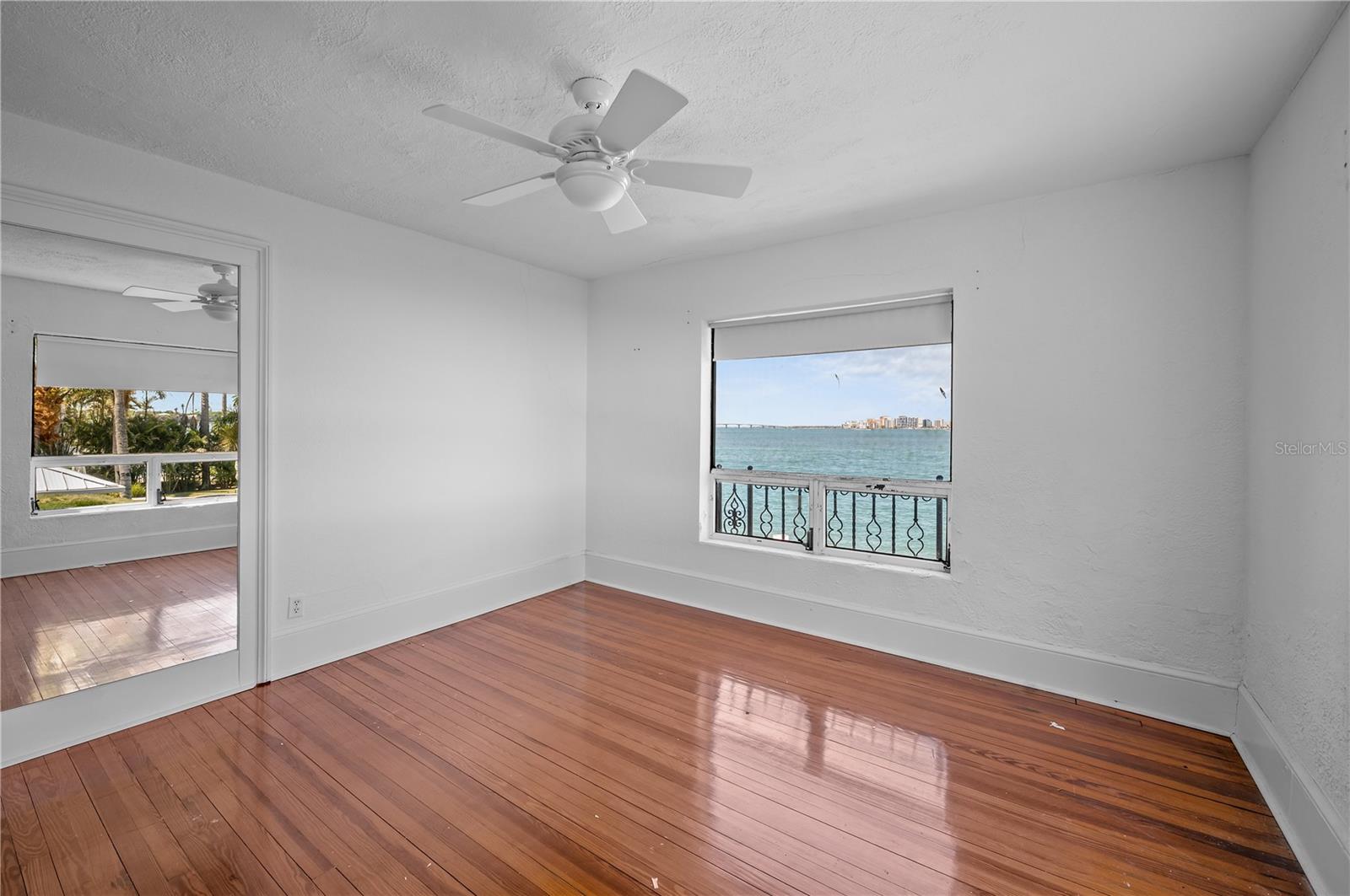 BAY ISLAND - Residential