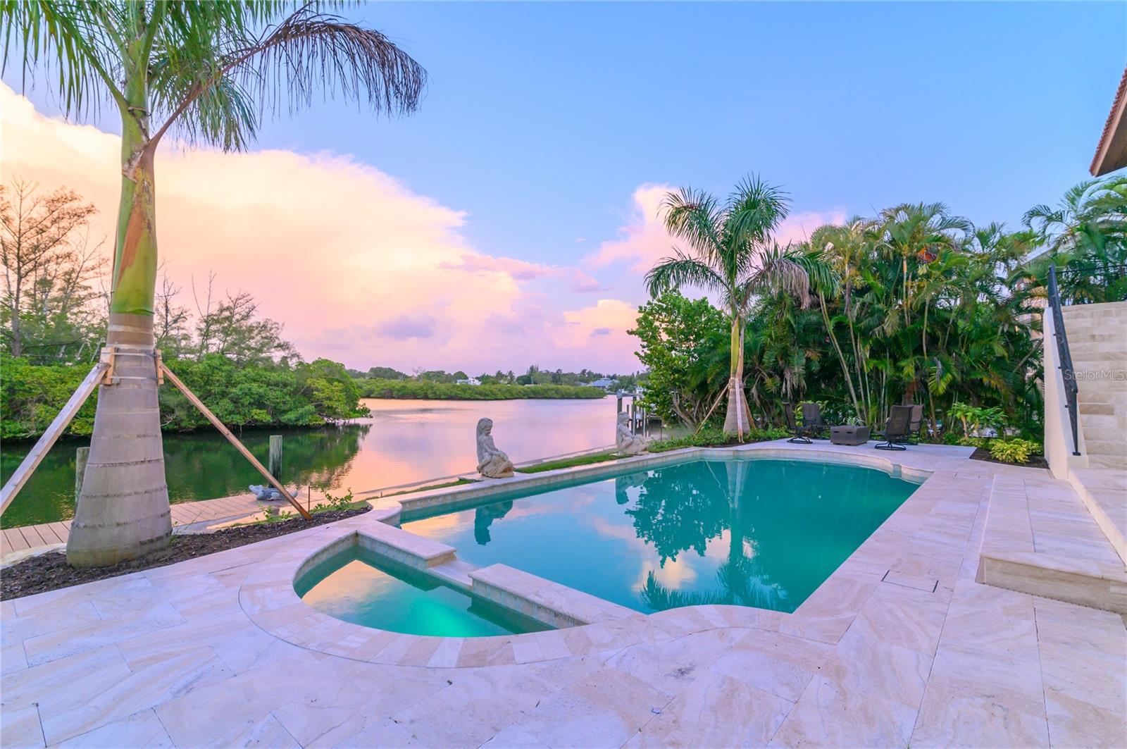 COCOANUT BAYOU - Residential