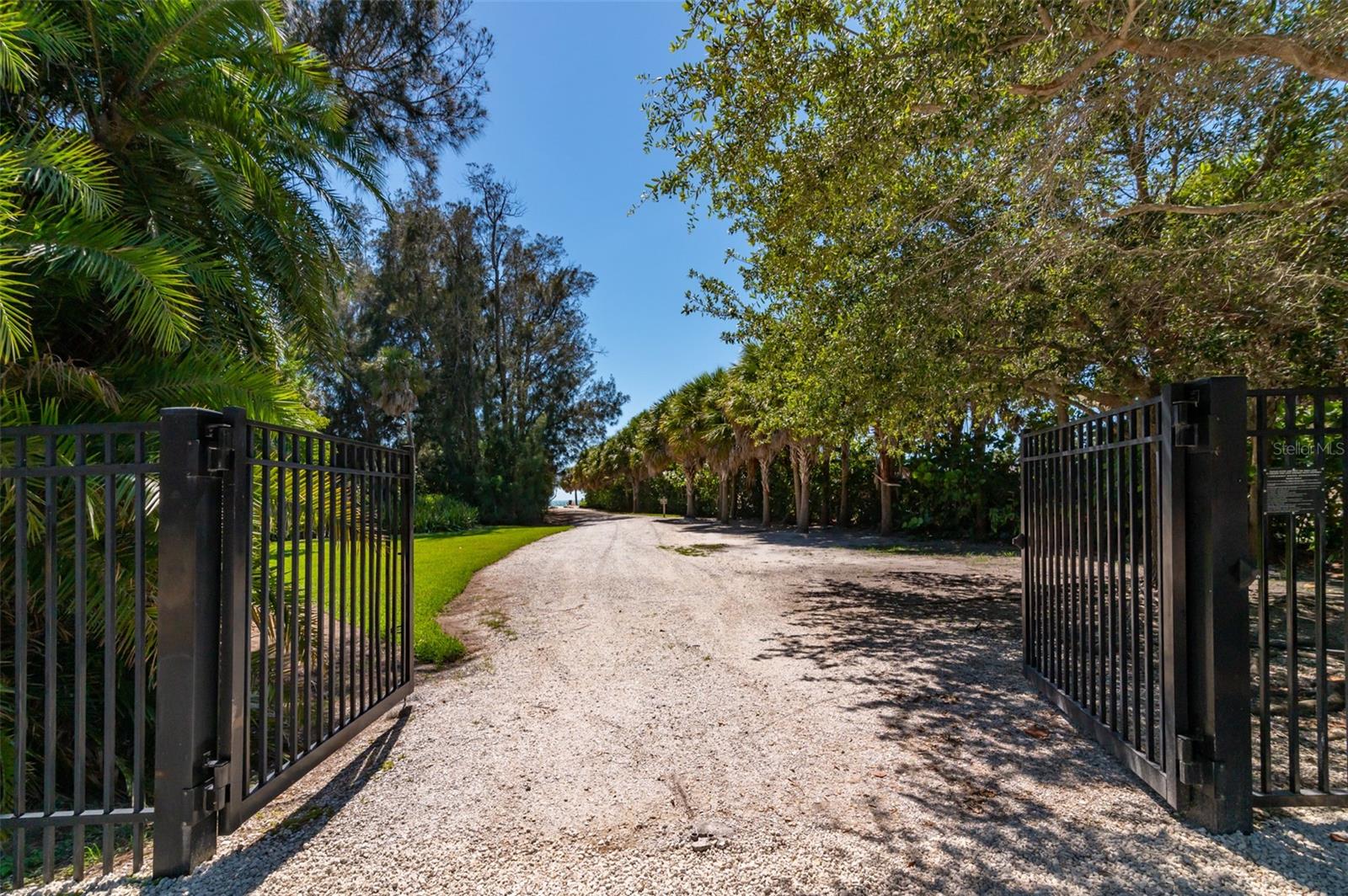 COCOANUT BAYOU - Residential