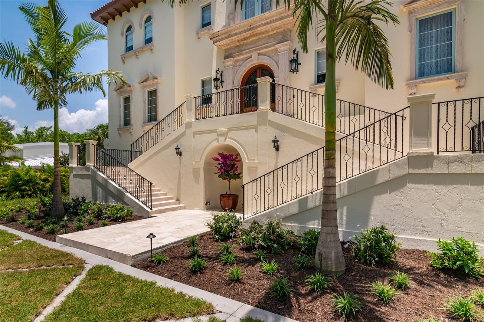 COCOANUT BAYOU - Residential