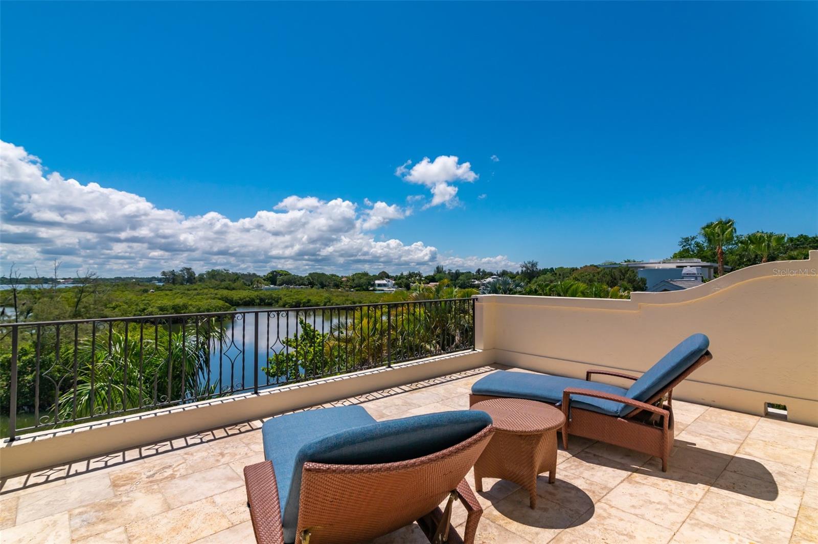 COCOANUT BAYOU - Residential