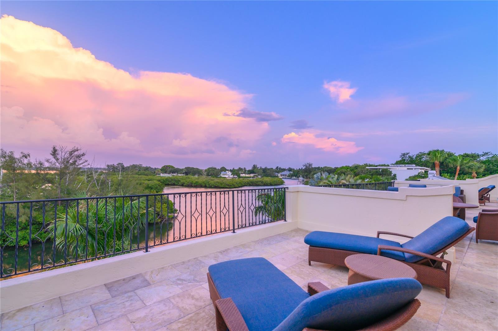 COCOANUT BAYOU - Residential