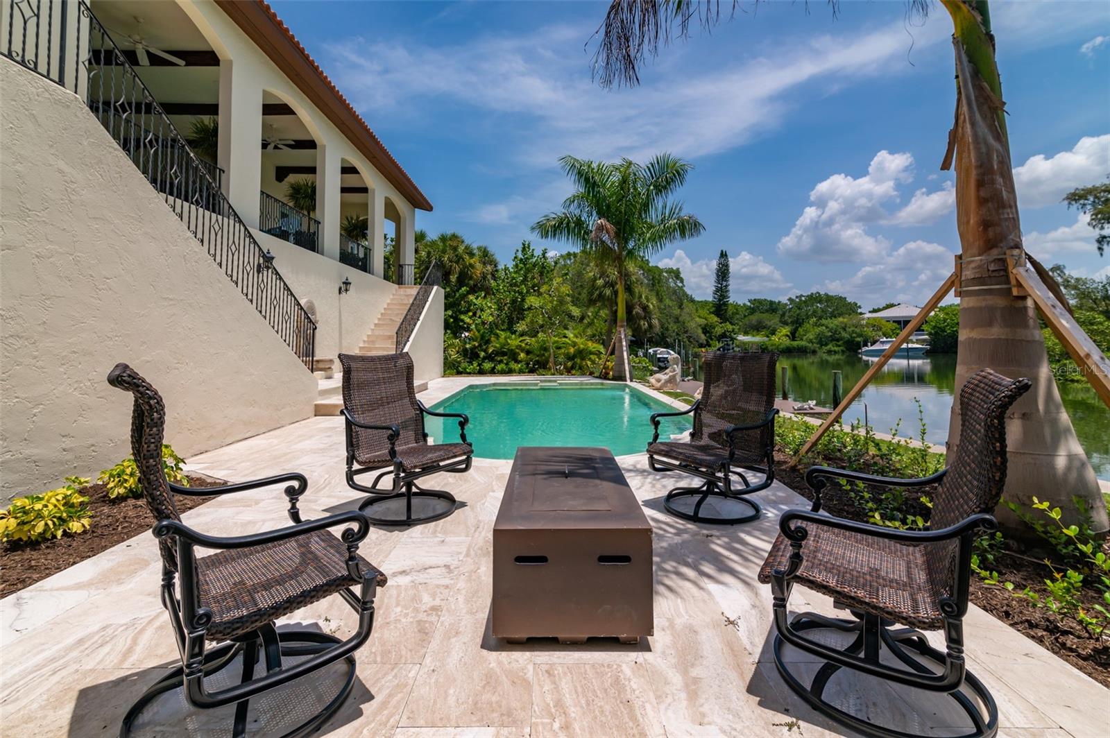 COCOANUT BAYOU - Residential